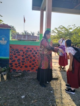 KEGIATAN PIKET GURU MENJEMPUT SISWA
