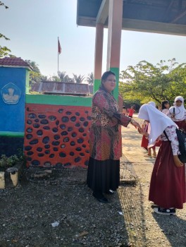KEGIATAN PIKET GURU MENJEMPUT SISWA