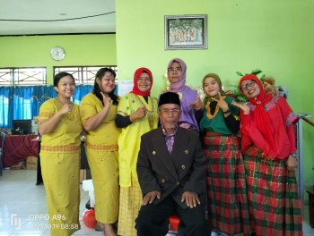 PAKAIAN ADAT KEGIATAN HARDIKNAS