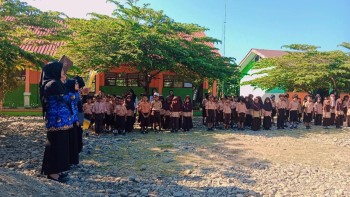 UPACARA HARDIKNAS DI SDN 379 POMPENGAN