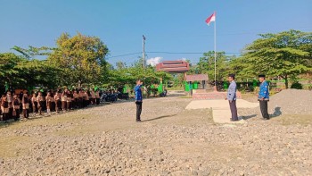 UPACARA HARDIKNAS DI SDN 379 POMPENGAN